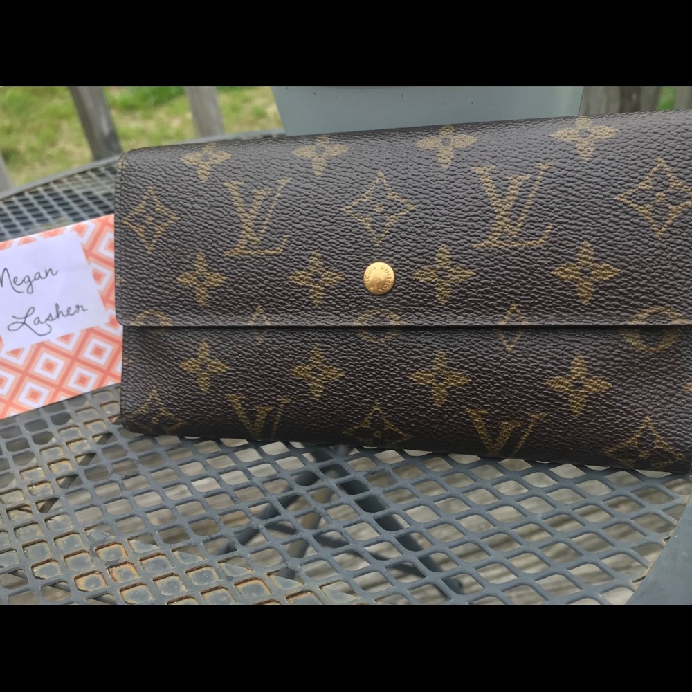 SOLD FAST!!! Louis Vuitton Continental Wallet
